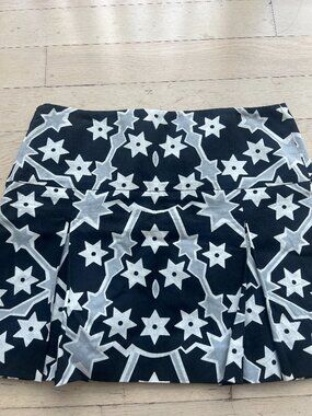 LIKE NEW Miu Miu Sz 36 pleated mini skirt with star print